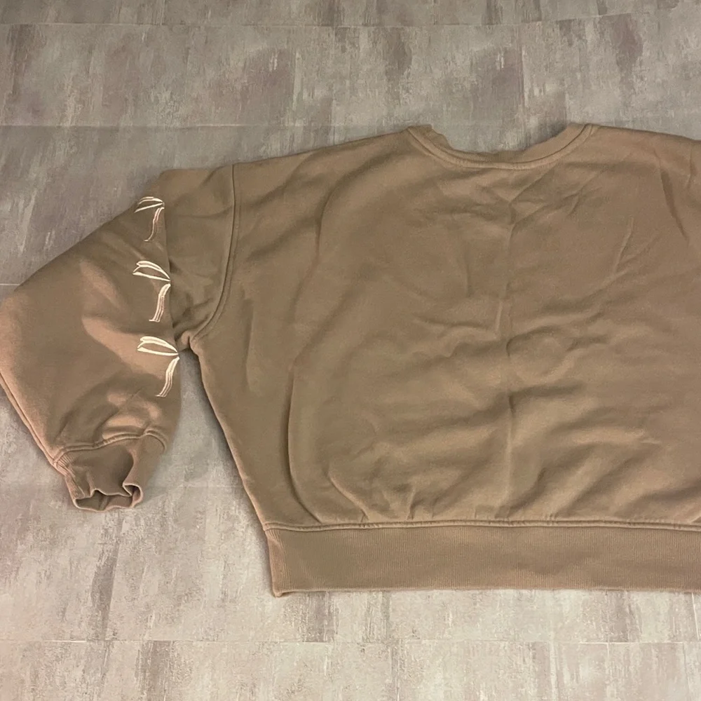 Coca Cola- tan cropped oversized sweatshirt with floral graphic and embroidery - Picture 6 of 13